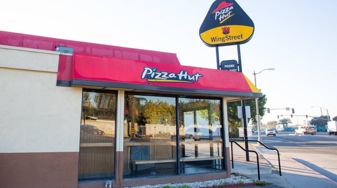 Pizza Hut Closes in Long Beach, California