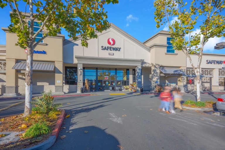 SIG Handles Large Safeway Grocery Transaction, Closing Escrow Despite Fires in CA