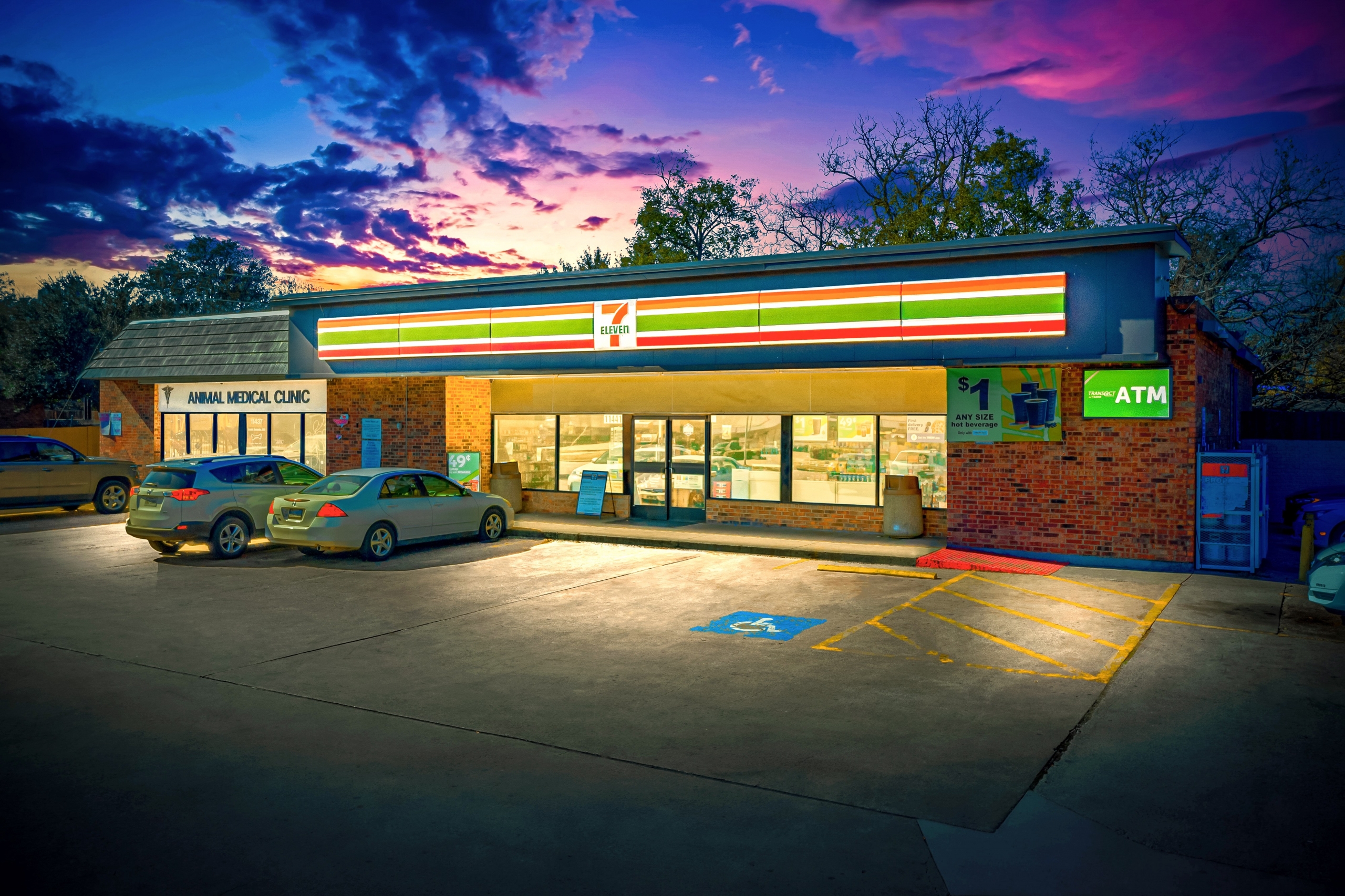 7-Eleven opens new store right between Texas Rangers', Dallas