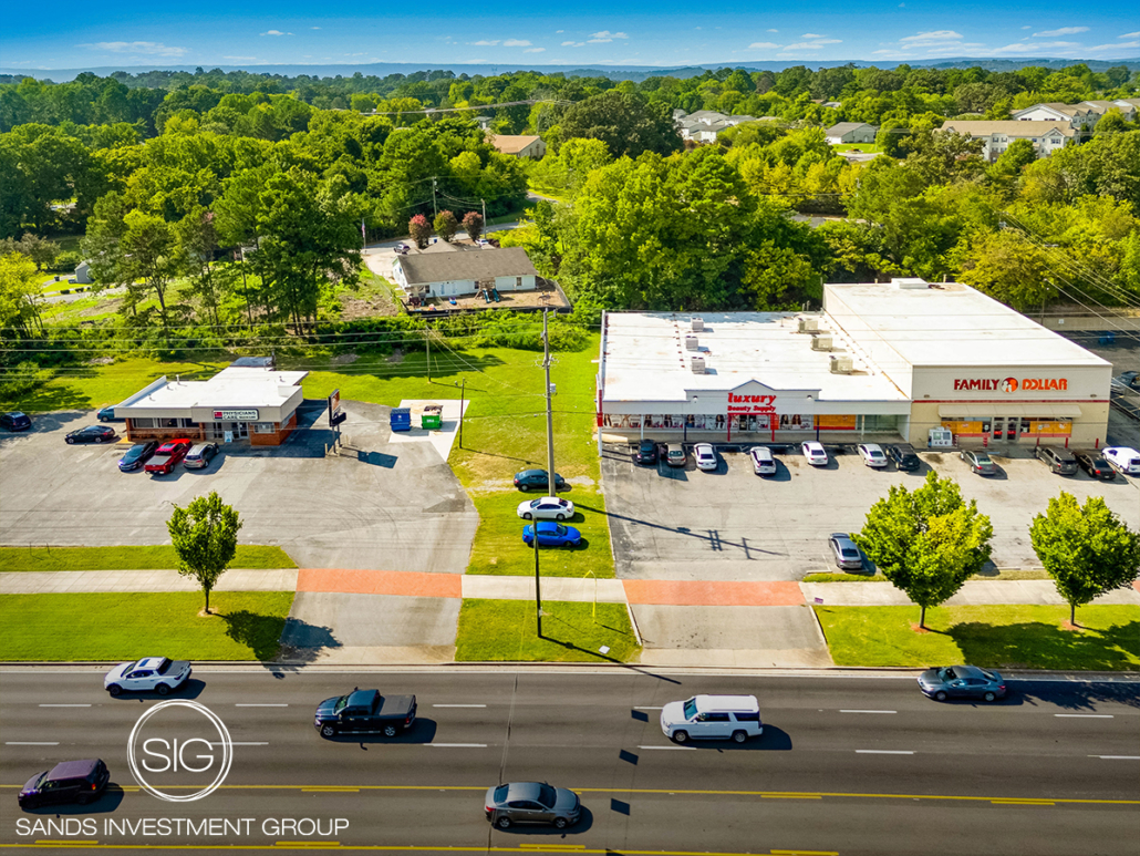 Urgent Care, Lux Beauty Supply & Family Dollar | Chattanooga, TN