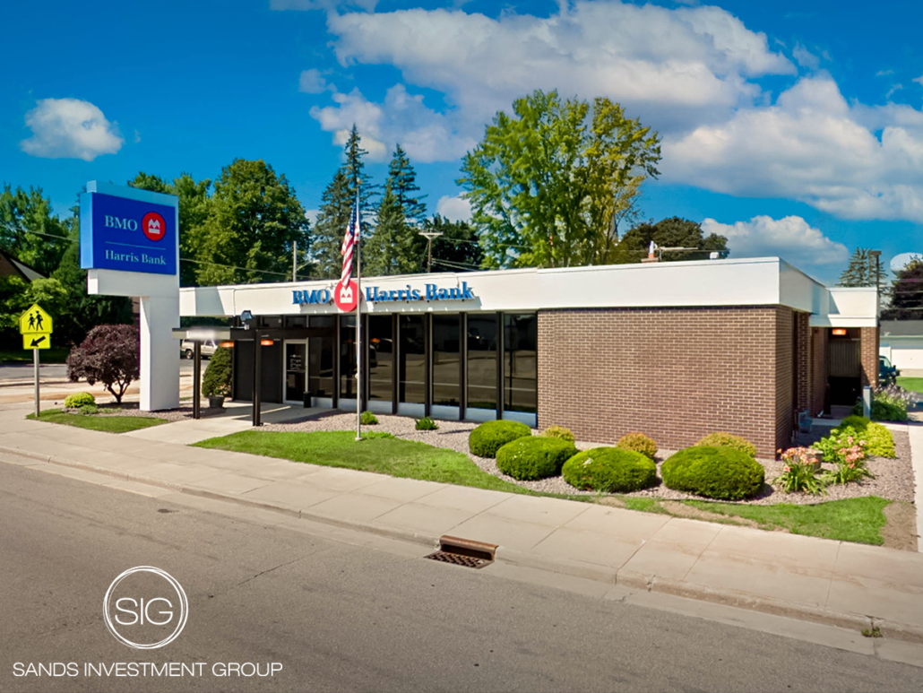 Value-Add Dark BMO Bank Lease | Black Creek, WI