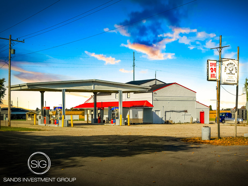 Bears Den Truck Stop | Middle Point, OH